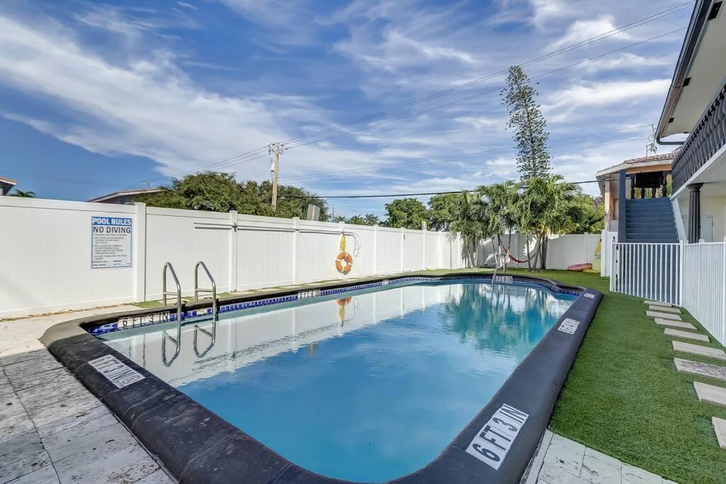 Chic Retreat: 2br Apartment! Fort Lauderdale