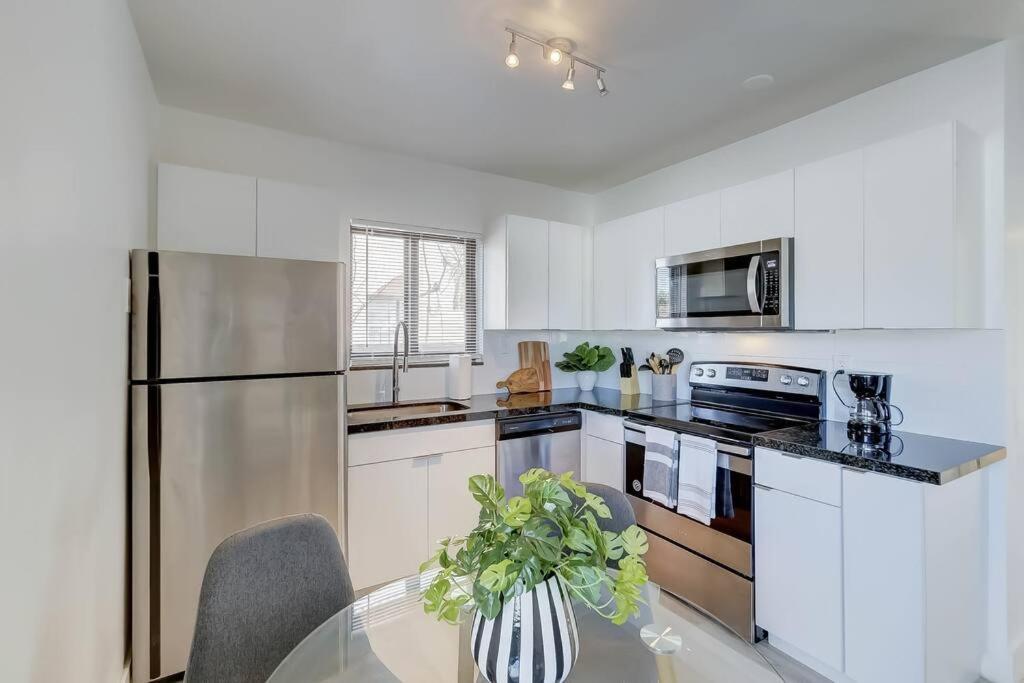 Chic Retreat: 2br Apartment! Appartement *